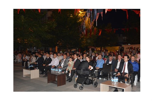 15 Temmuz Demokrasi ve Milli Birlik Günü Anma Programı, Vatandaşlarımızın Yoğun Katılımı ile İlçemiz Atatürk Meydanı'nda Gerçekleşti.
